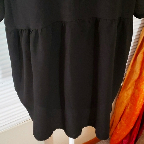 BOOHOO Black Short Sleeve Flowy Blouse - Picture 5 of 5